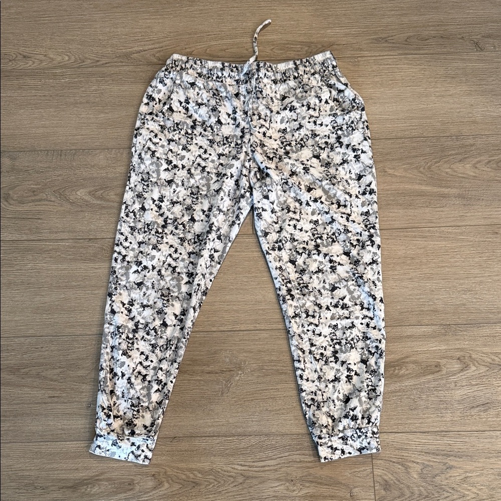 Muk Luks Women’s Black & White Printed Jogger Sweatpants